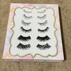 Eyelash room decor